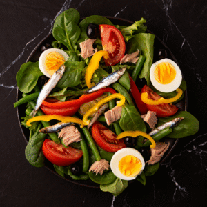 Salade, tomates, poivrons, œufs, Thon, Anchois, haricots verts, olives