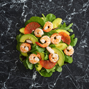 Salade, Crevettes Sautées à L'ail Ananas, Pamplemousse, avocat, Cœur de Palmier, Coriandre